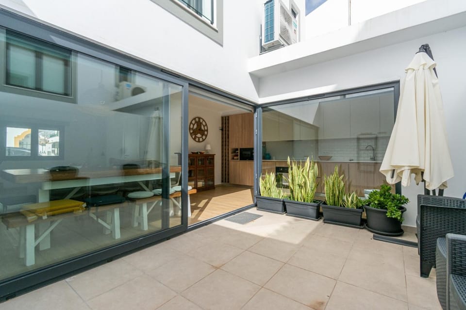 Property building, Patio, Balcony/Terrace, Inner courtyard view