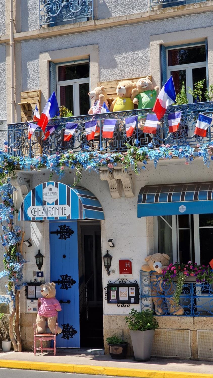 Property building, Facade/entrance, Balcony/Terrace