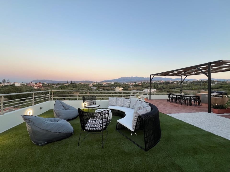 Patio, Day, Natural landscape, View (from property/room), Balcony/Terrace, Seating area, Dining area, Mountain view