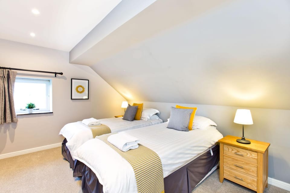 Property building, Bedroom, towels