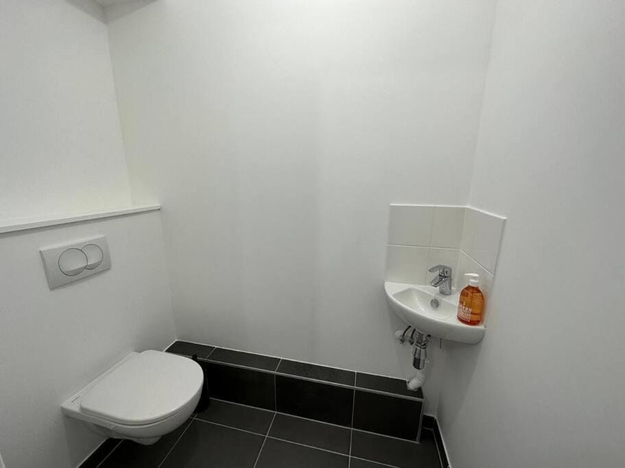 Large 3 Bedroom perfect for Kids Apartment in Clichy