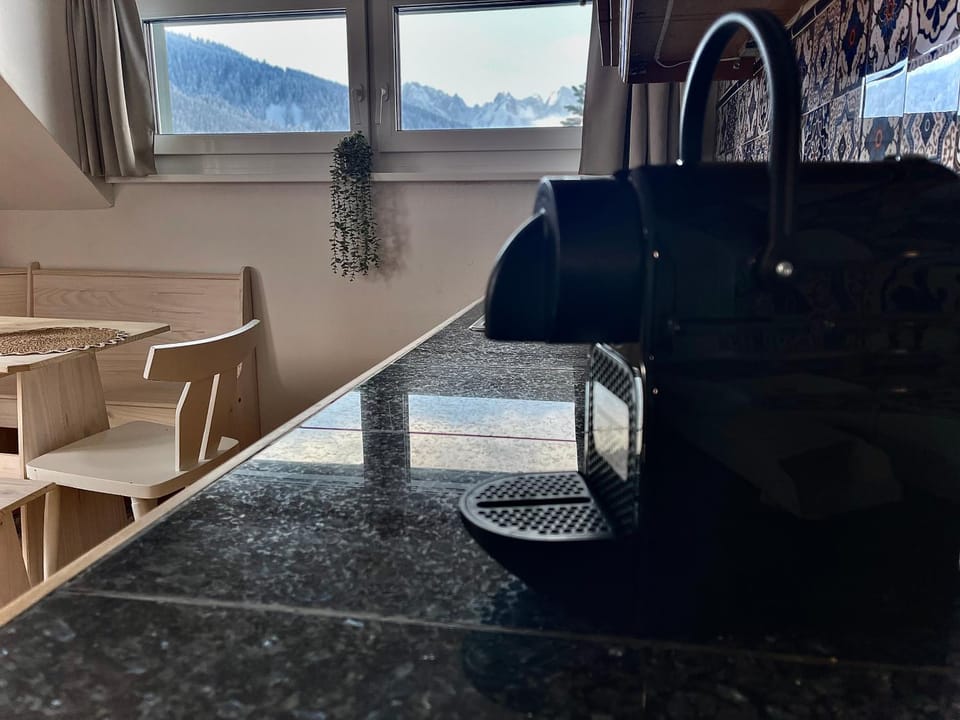 Kitchen or kitchenette, Seating area, Dining area, Mountain view