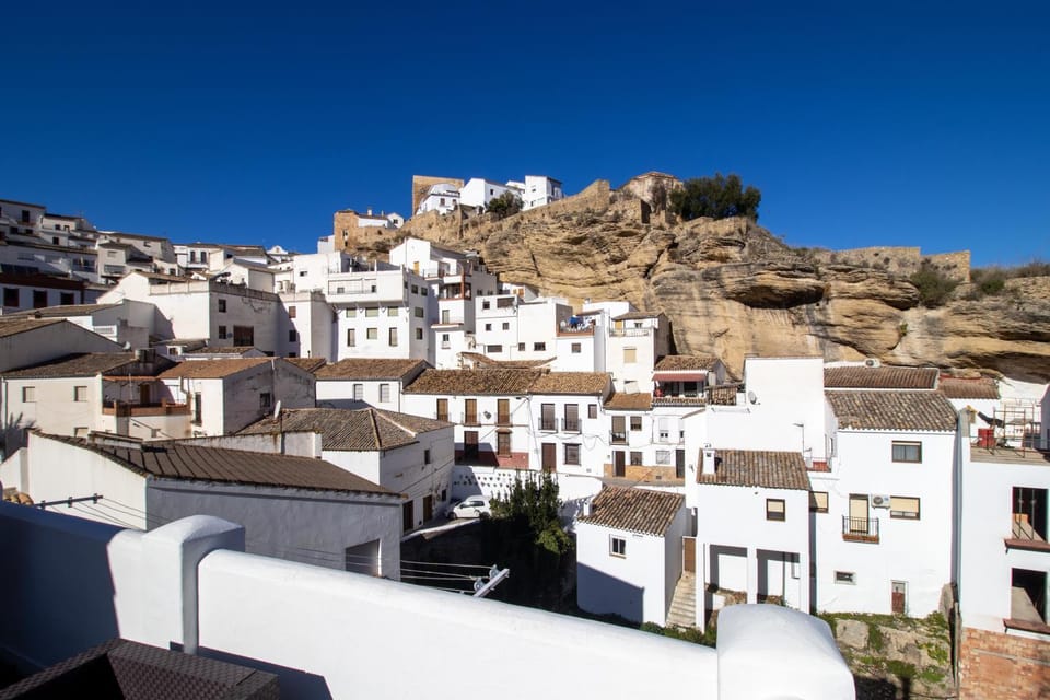 Nearby landmark, Natural landscape, Landmark view