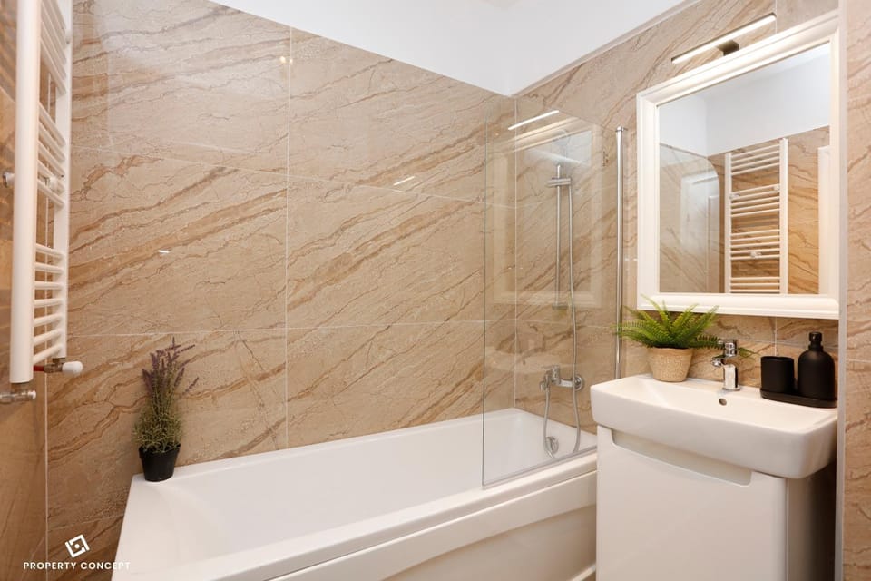 Bathroom, Bath, towels