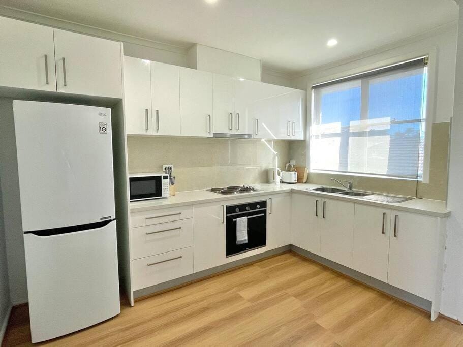 Central Apartment near Dandenong Hospital & Market Apartment in Melbourne