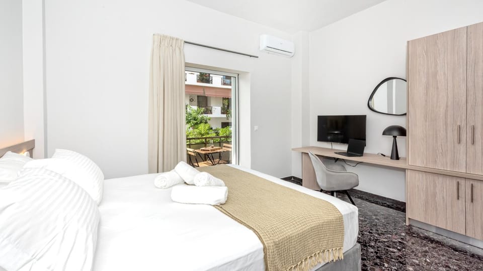 Bed, TV and multimedia, Bedroom, wardrobe, air conditioner