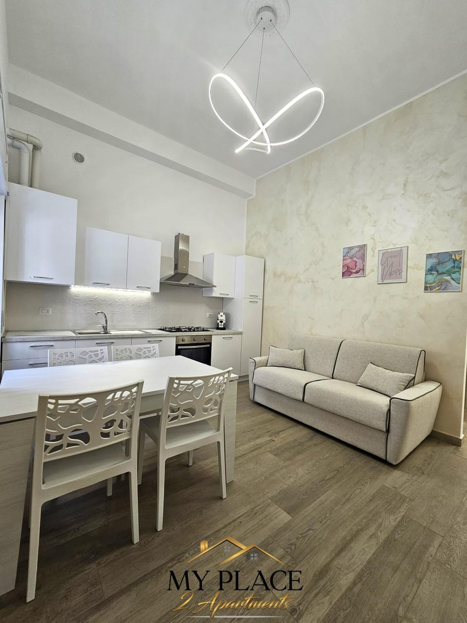Kitchen or kitchenette, Living room, Seating area, Dining area