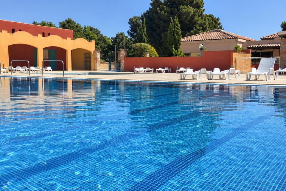 Day, Pool view, Pool view, Swimming pool, Swimming pool, Time of day, sunbed