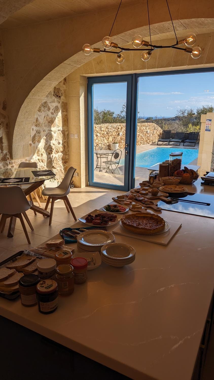 Dining area, Food
