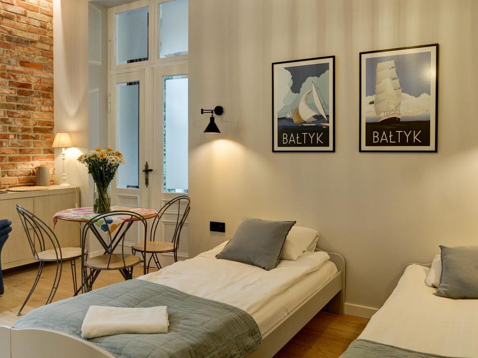 Bed, Living room
