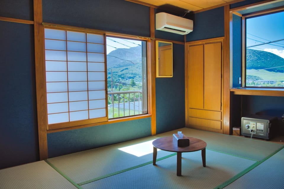 root hakone Bar & Guesthouse Bed and Breakfast in Hakone