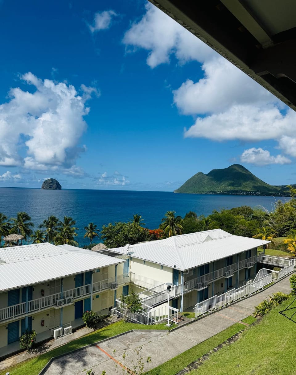 Property building, Day, Natural landscape, Mountain view, Sea view