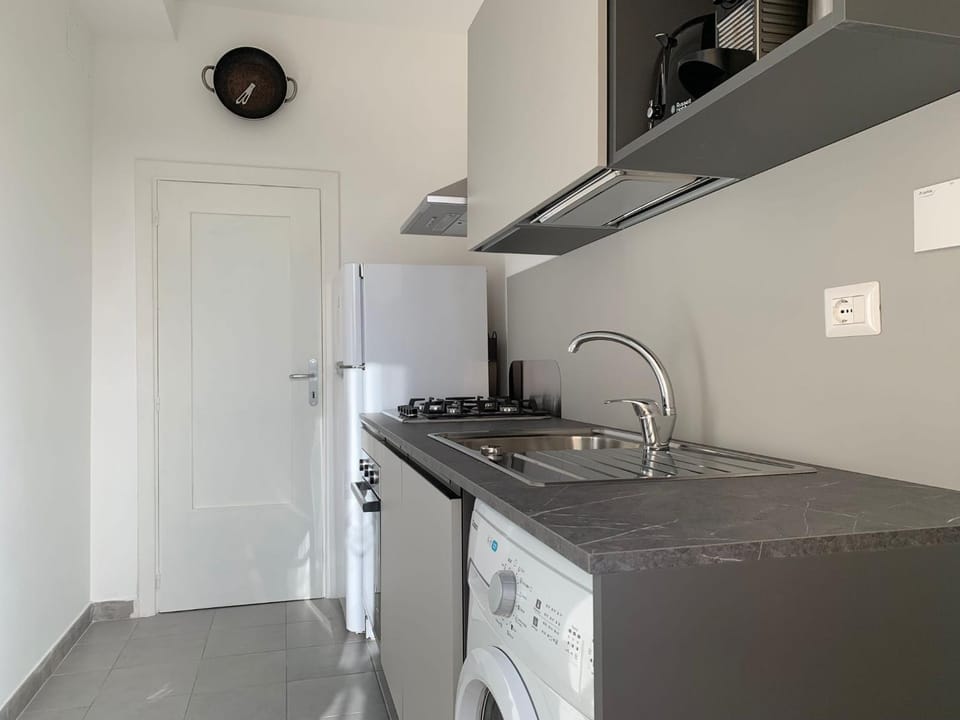 Kitchen or kitchenette, dishwasher, pet friendly, stove, washing machine
