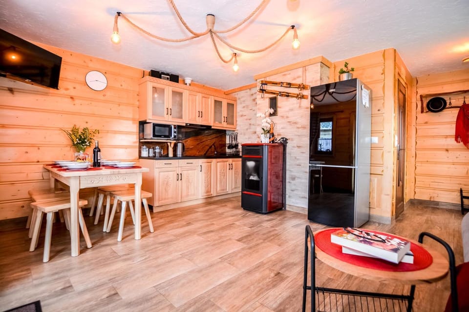 Kitchen or kitchenette, Living room, Seating area, Dining area