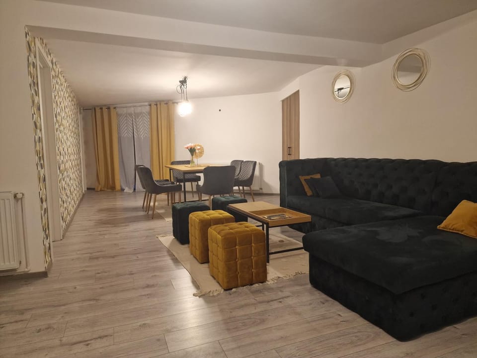 Communal lounge/ TV room, Living room, Seating area