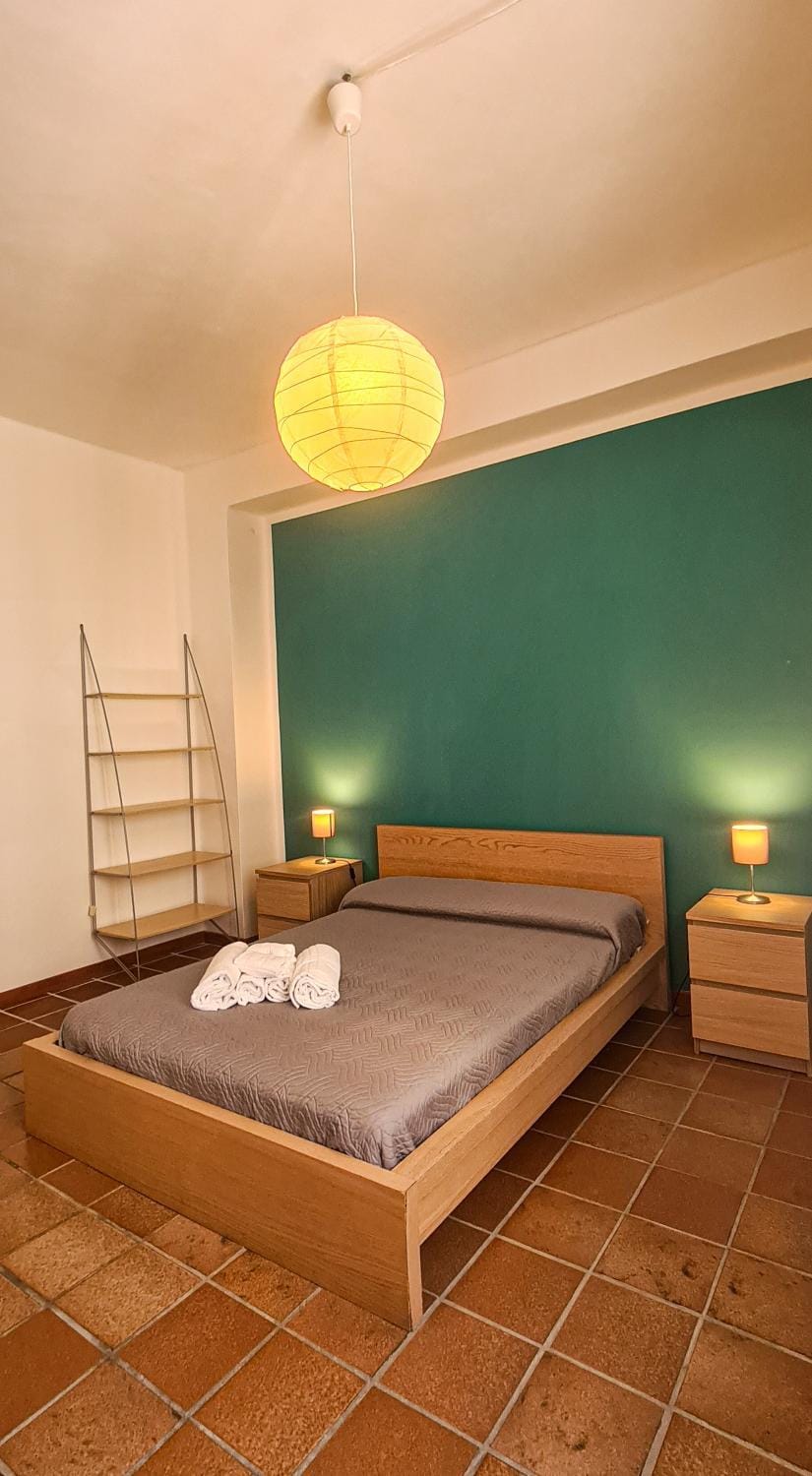 Bed, Photo of the whole room, Bedroom, towels