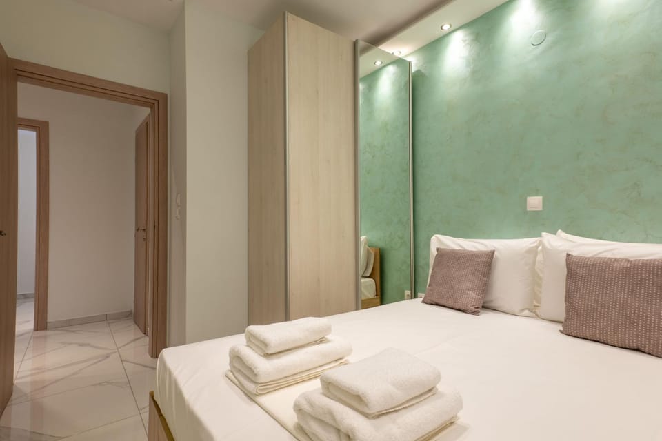 Bed, Bedroom, towels, wardrobe