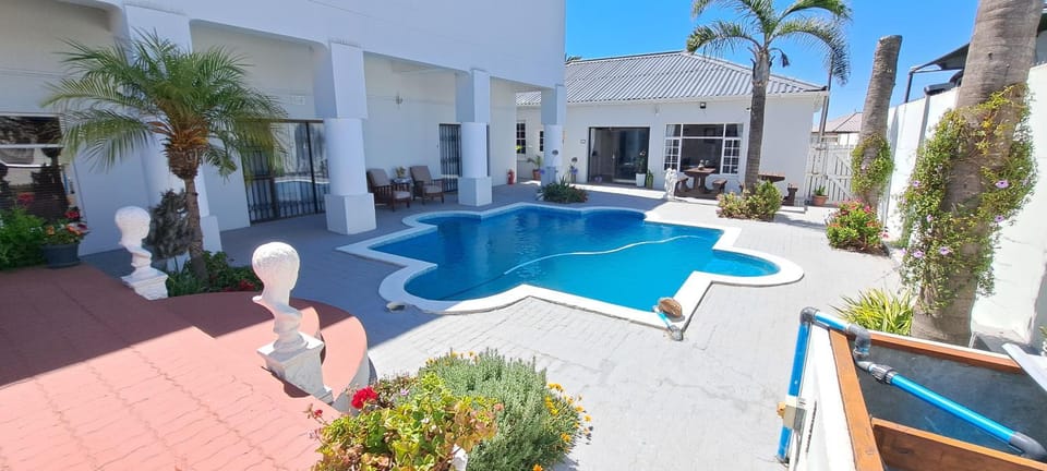 Garden, Swimming pool, Inner courtyard view