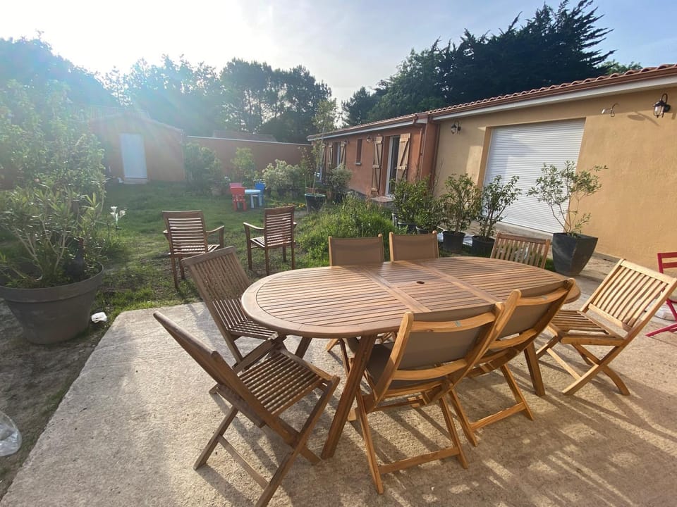 Patio, Dining area, Garden view