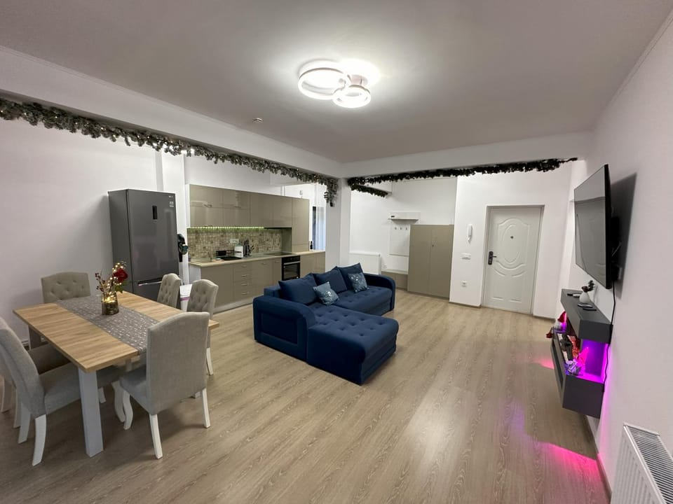 TV and multimedia, Kitchen or kitchenette, Living room, Dining area
