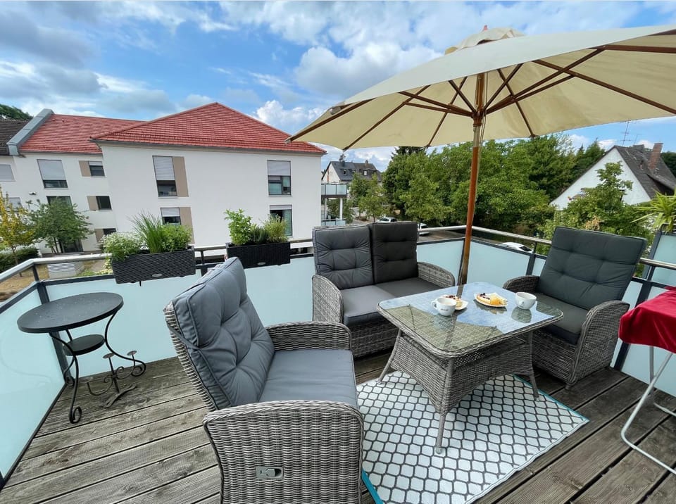 View (from property/room), Balcony/Terrace, Dining area