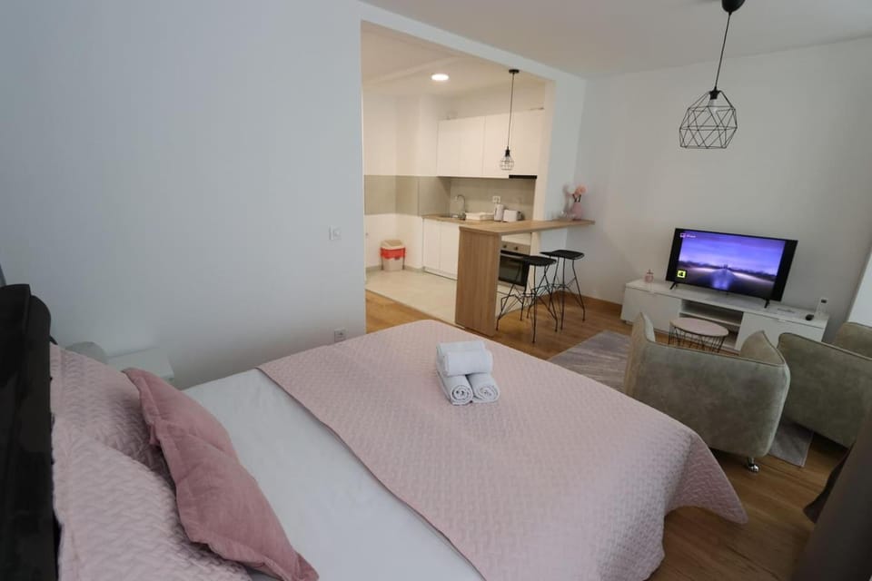 Bed, Living room, Bedroom