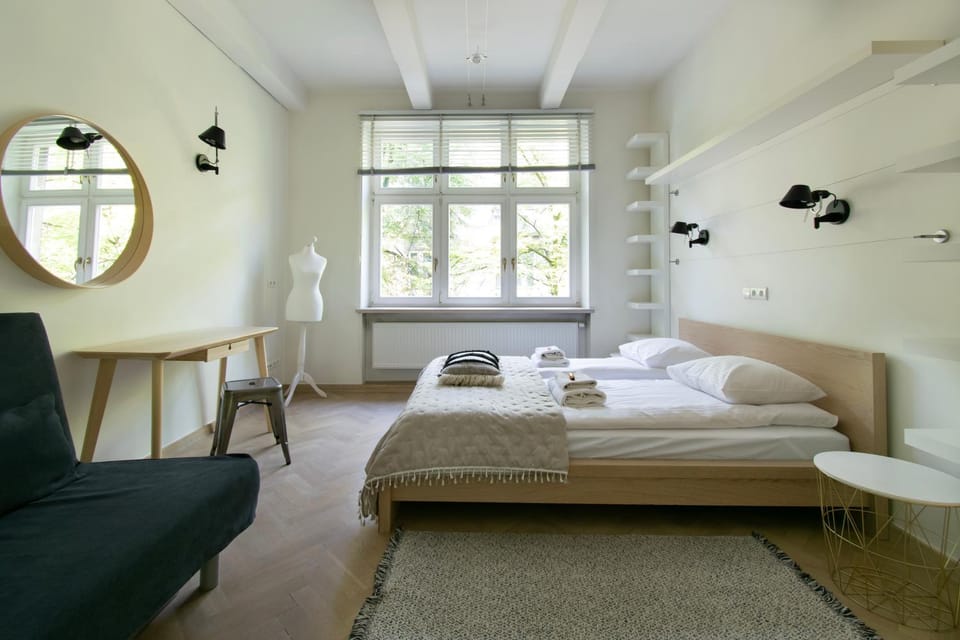 Spacious 3BR apartment with AC in living room, 2 balconies Apartment in Krakow