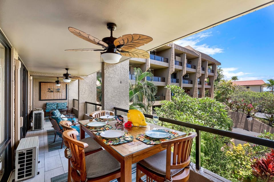 Kona Pacific D524 Kauhale House in Holualoa