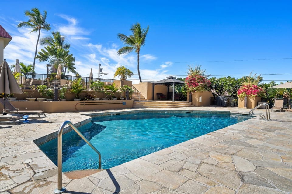 Kona Pacific D524 Kauhale House in Holualoa