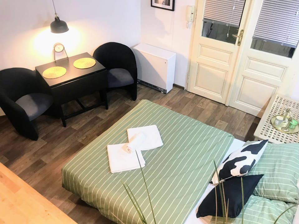 Photo of the whole room, Bedroom