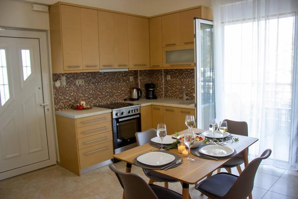 Dining area, kitchen