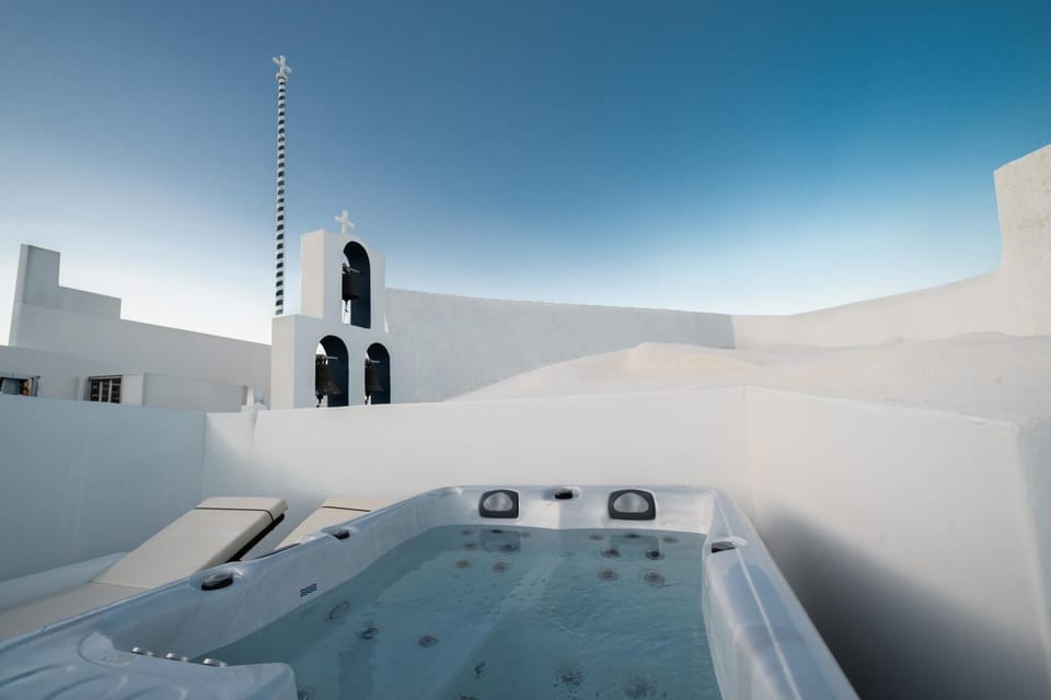 Natural landscape, Hot Tub, Mountain view, Pool view, Sea view