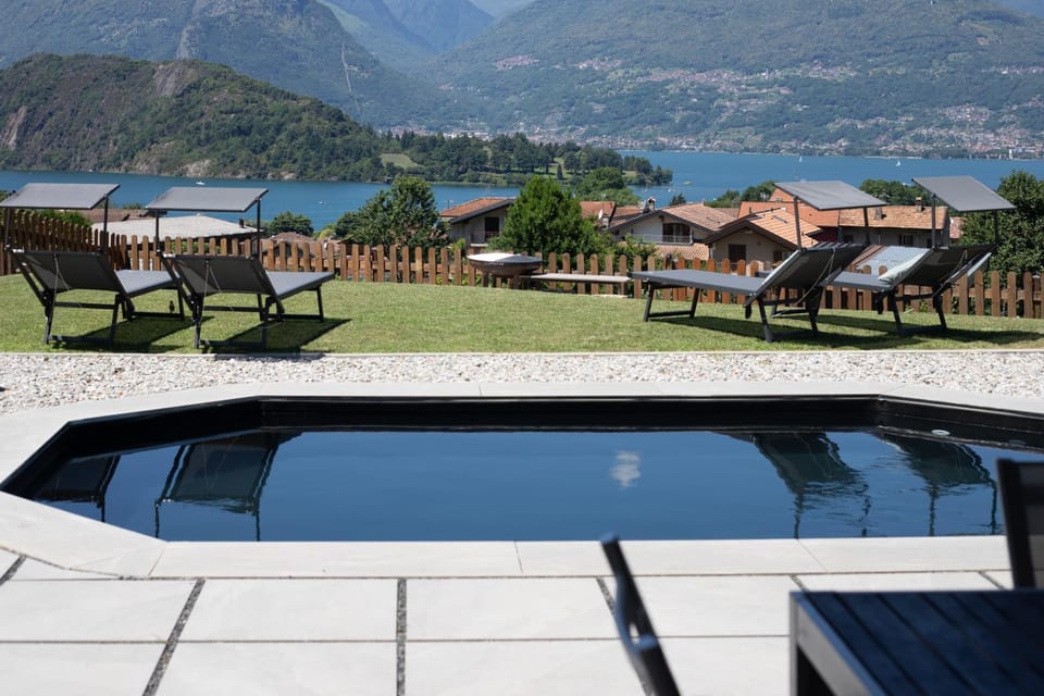 Lake view, Swimming pool