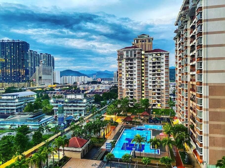 3BR 8PAX KL City Centre KLCC View Ampang Boulevard Condo Apartment in Federal Territory of Kuala Lumpur