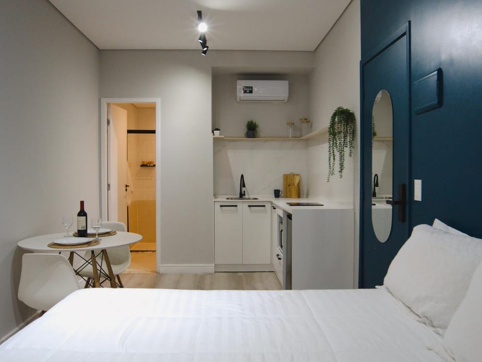 Bed, Kitchen or kitchenette, air conditioner