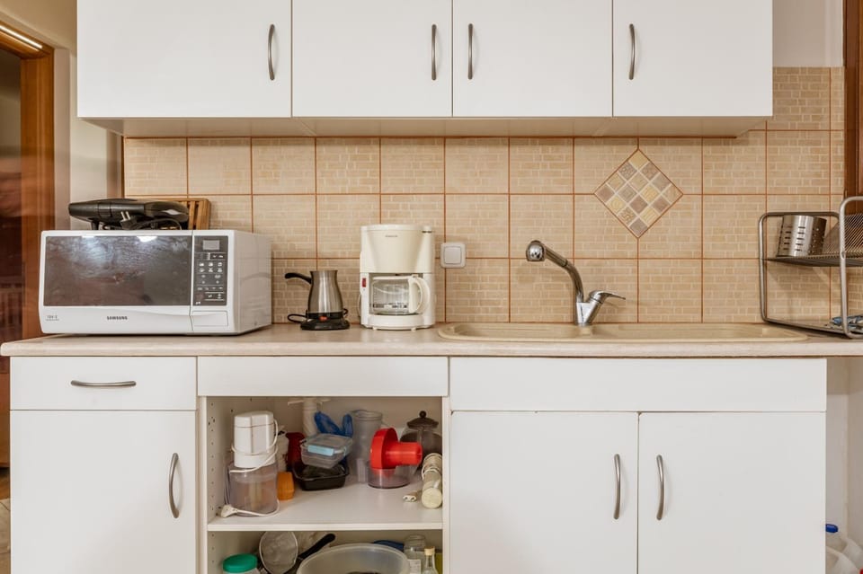 Kitchen or kitchenette, Living room
