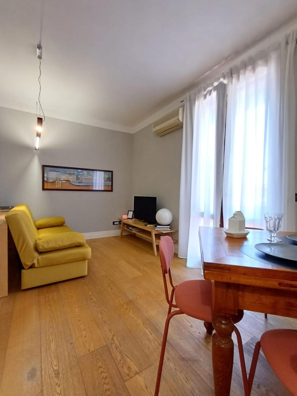 TV and multimedia, Living room, Dining area, air conditioner