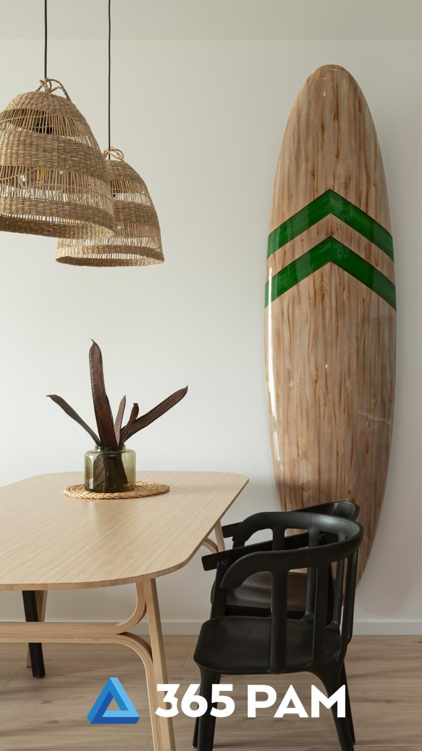 Dining area, Text overlay