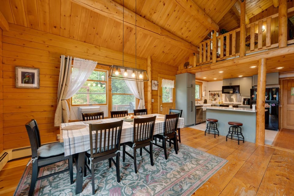 Alexandria Cabin w/ Patio, Grill & Deck Cabin in Alexandria