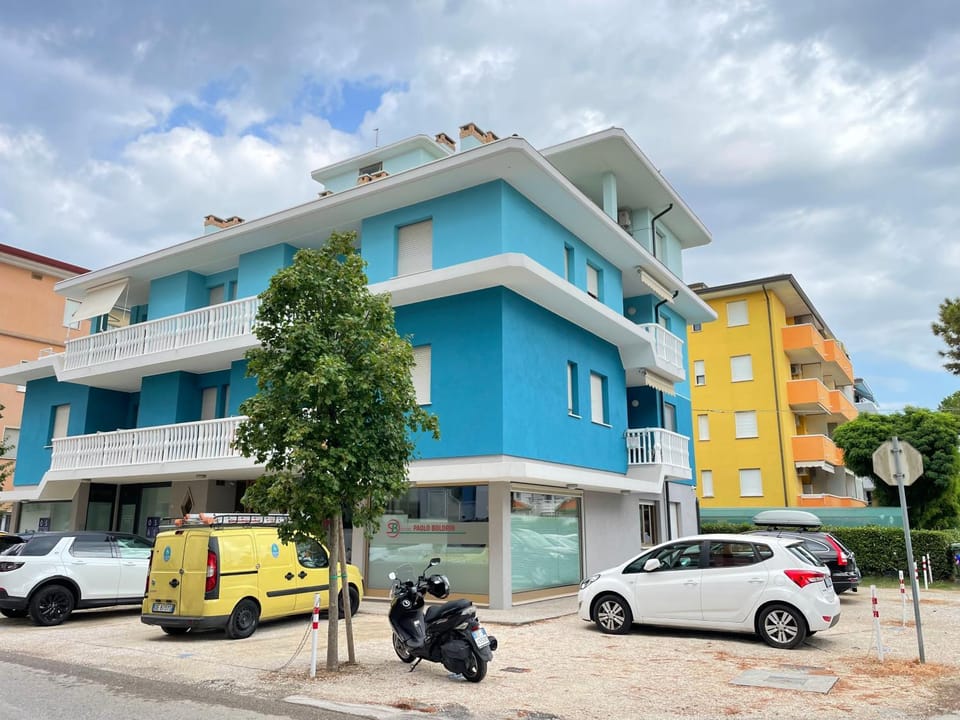 Property building, Day, Location