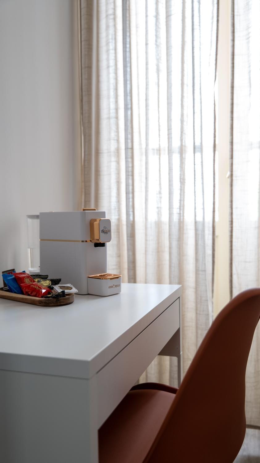 Coffee/tea facilities, Decorative detail, Bedroom, hair dresser