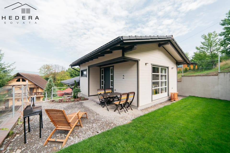 Property building, Garden, Balcony/Terrace