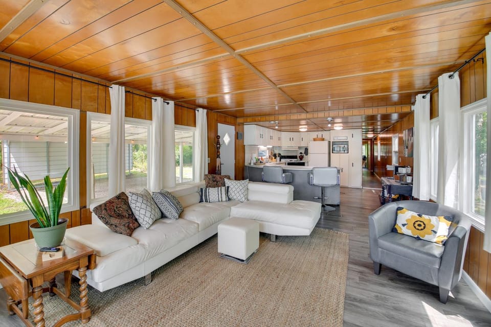 Waterfront Royal Home with Dock and Patio! House in Rockwell