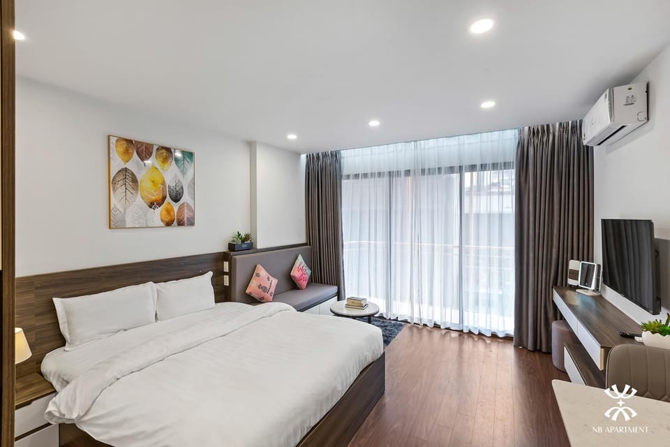 Bed, TV and multimedia, Seating area, Bedroom, hair dresser, air conditioner