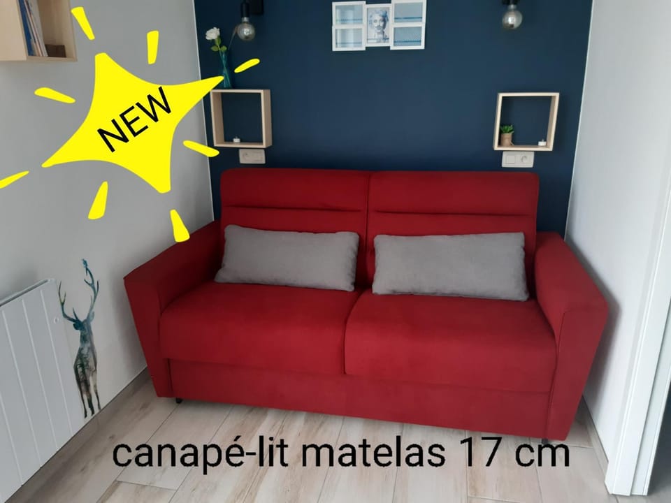 Bed, Living room