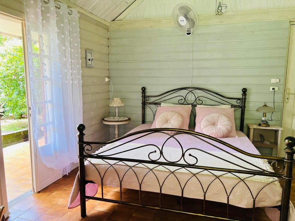 Bed, Photo of the whole room