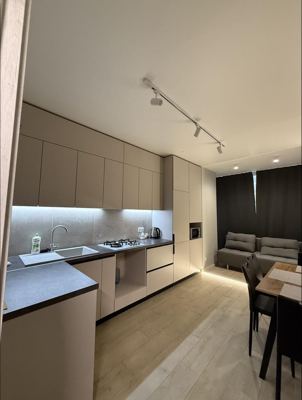 Kitchen or kitchenette, Dining area, stove