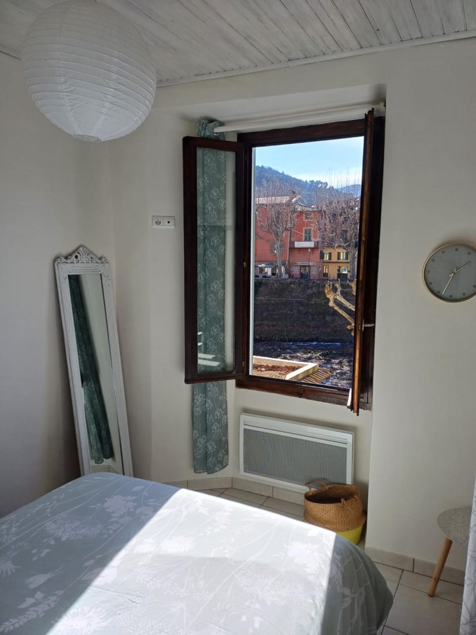 Riverside apartment Apartment in Provence-Alpes-Côte d'Azur