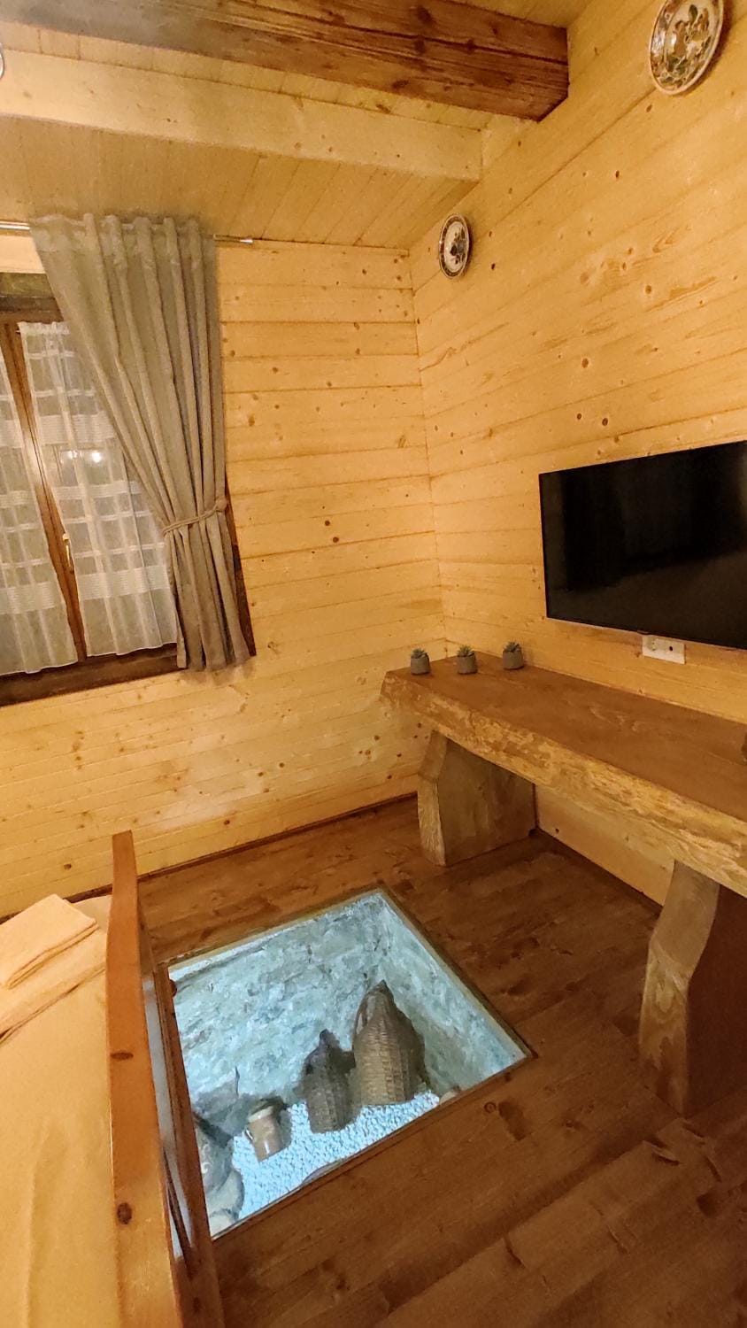Casa de Lemn Maramures Bed and Breakfast in Romania