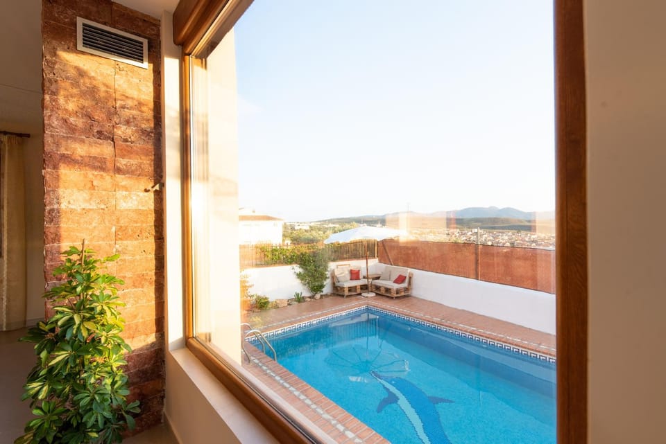 Patio, Natural landscape, View (from property/room), Balcony/Terrace, Seating area, Pool view, sunbed